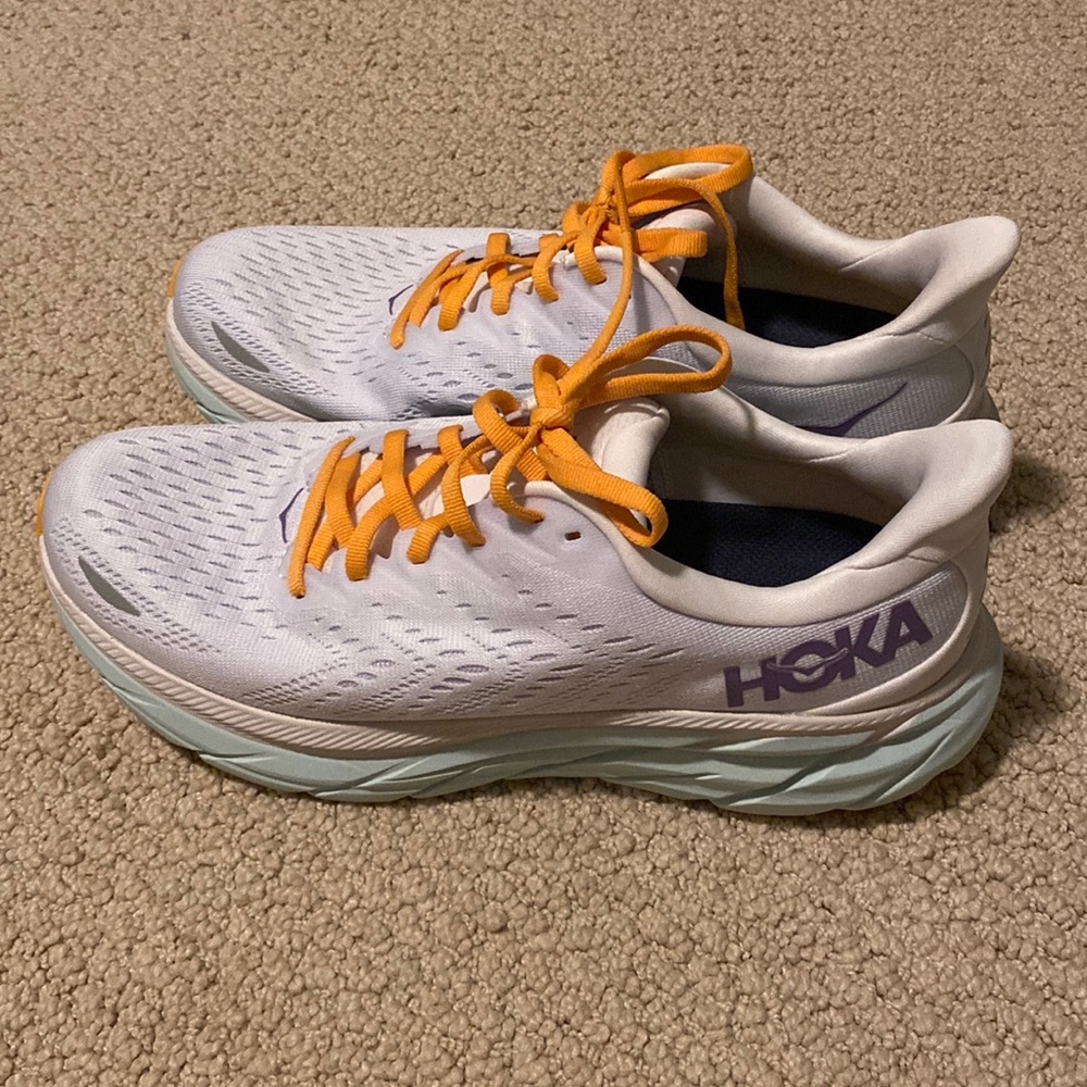 Women’s HOKA Clifton 8’s